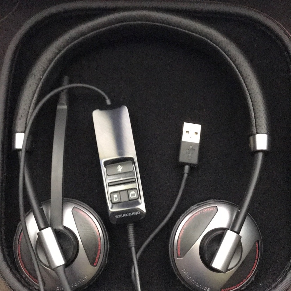 Plantronics headset C720.